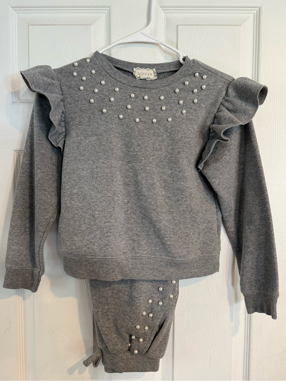 Girls' Gray Pearl-Accent Ruffle Set